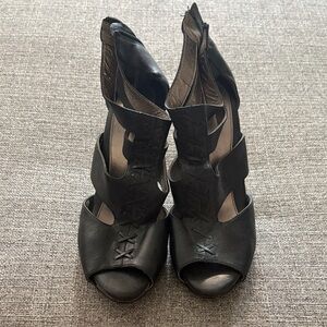 Sofft Black Cutout Lace-Accent Peep-Toe Heels